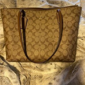 Coach City Tote with zipper